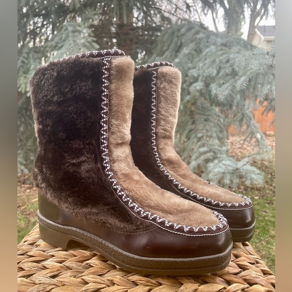 Vintage 70’s Snowland Two Tone Patchwork Furry Chunky Boots.  Women USA Size 7 - Picture 1 of 11